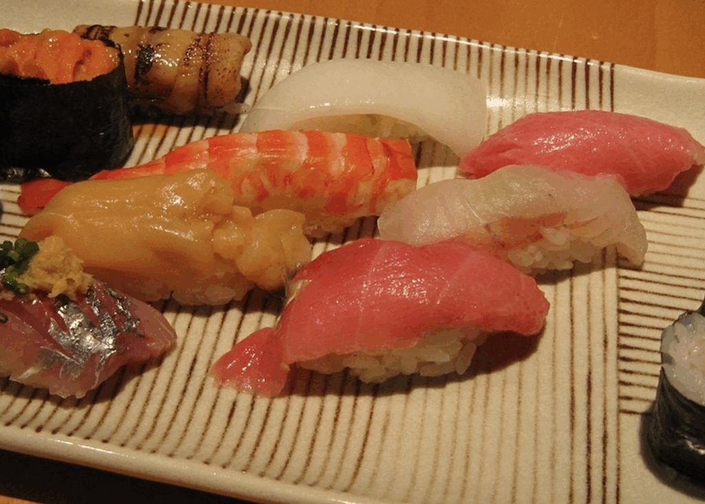 Sushi in Tsukiji outer fish market
